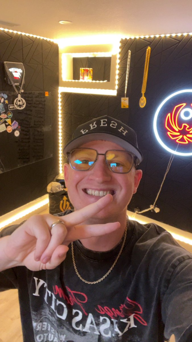 CroweGamingg's tweet photo. ITS MONDAY AND WE ARE TURNING UP! 

Highest ever sub count ! EVERY SUB SETS A RECORD 🤯🤯🤯🤯

Merch giveaways today 

https://t.co/F4HRhtMn1a https://t.co/taGsHdtVy6