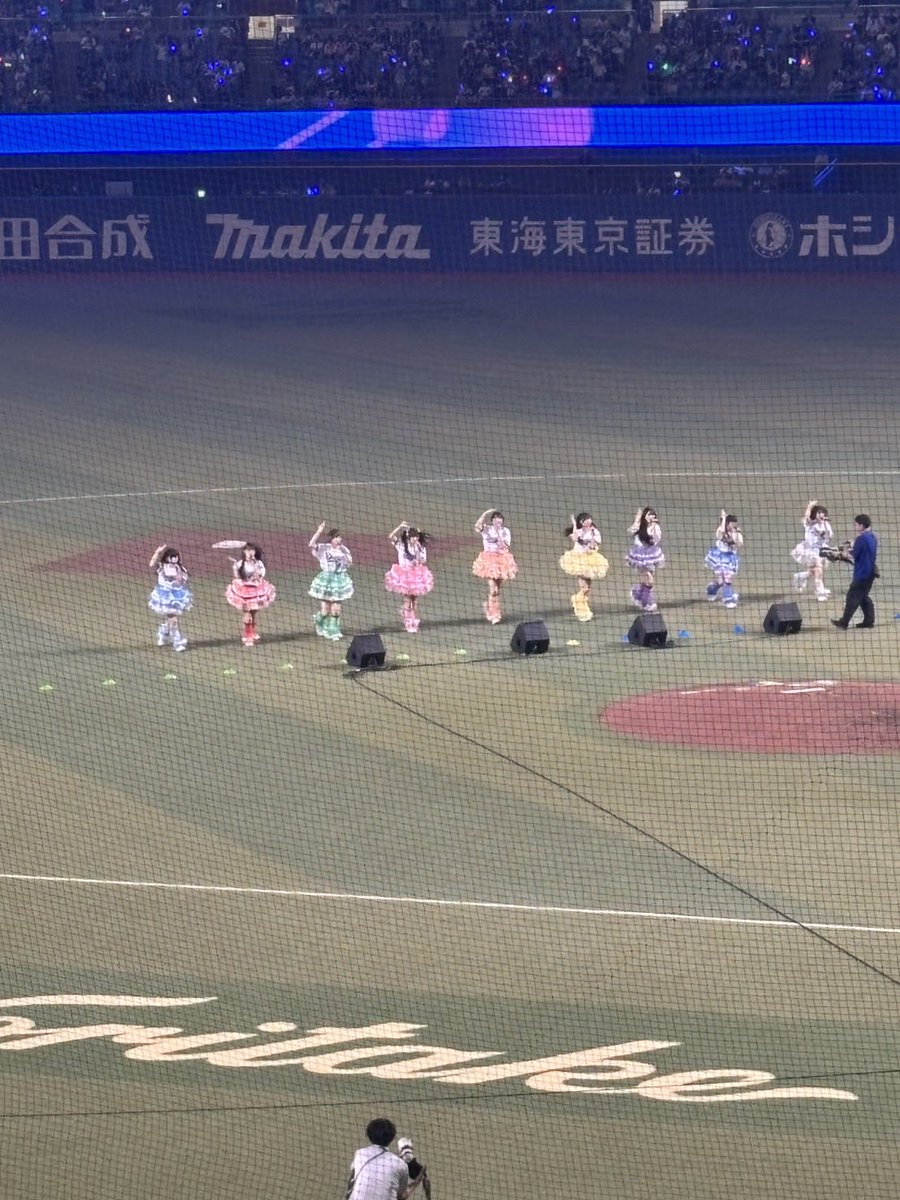 akemidragons's tweet photo. 昨日は久々に娘と観戦😊
娘がiLifeさんのファンってのもあり、試合も、試合後のライブも楽しみました☺️

試合はあっさりしてたけど、ミニライブはかなり盛り上がっててビックリした‼️

興味なかった私だけど、すごい楽しめたよー🩷 https://t.co/hgQ09zjh05