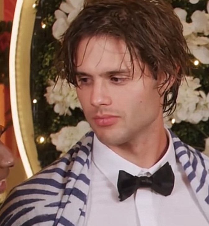 shayjazi's tweet photo. his face sum serious #loveislandusa https://t.co/OJO787v4ms