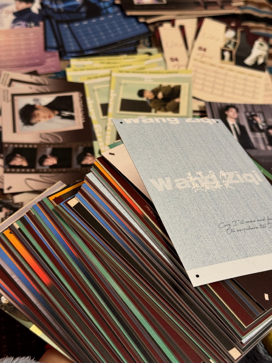 JustForFun85's tweet photo. Tired of clutter My old notebook u0026 vinyl got new life when I sorted my room this weekend. Small steps = big joy! https://t.co/hSuziZTUc2