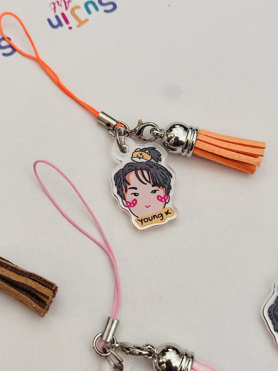 sj4rt's tweet photo. 🎀 NEW OPEN PRE-ORDER 🎀

Inspired by one of the cutest moments from DAY6 The Decade Kobe… 🥹💚

Ponytail era is here! ✨
Sekarang kamu bisa bawa bias kamu ke mana aja lewat Denimalz Pony Strap! 

DM me 🤗!

#day6 #thedecade #fanmerch #sj4rt https://t.co/B8MT1b2qjM