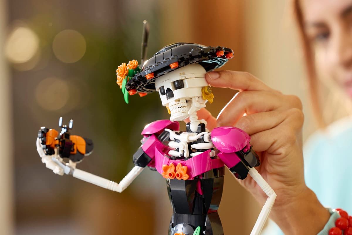 Wario64's tweet photo. LEGO Ideas - La Catrina set releasing August 1 ($139.99) https://t.co/M5XMtwtrpX #ad https://t.co/Td1tLgHrMq