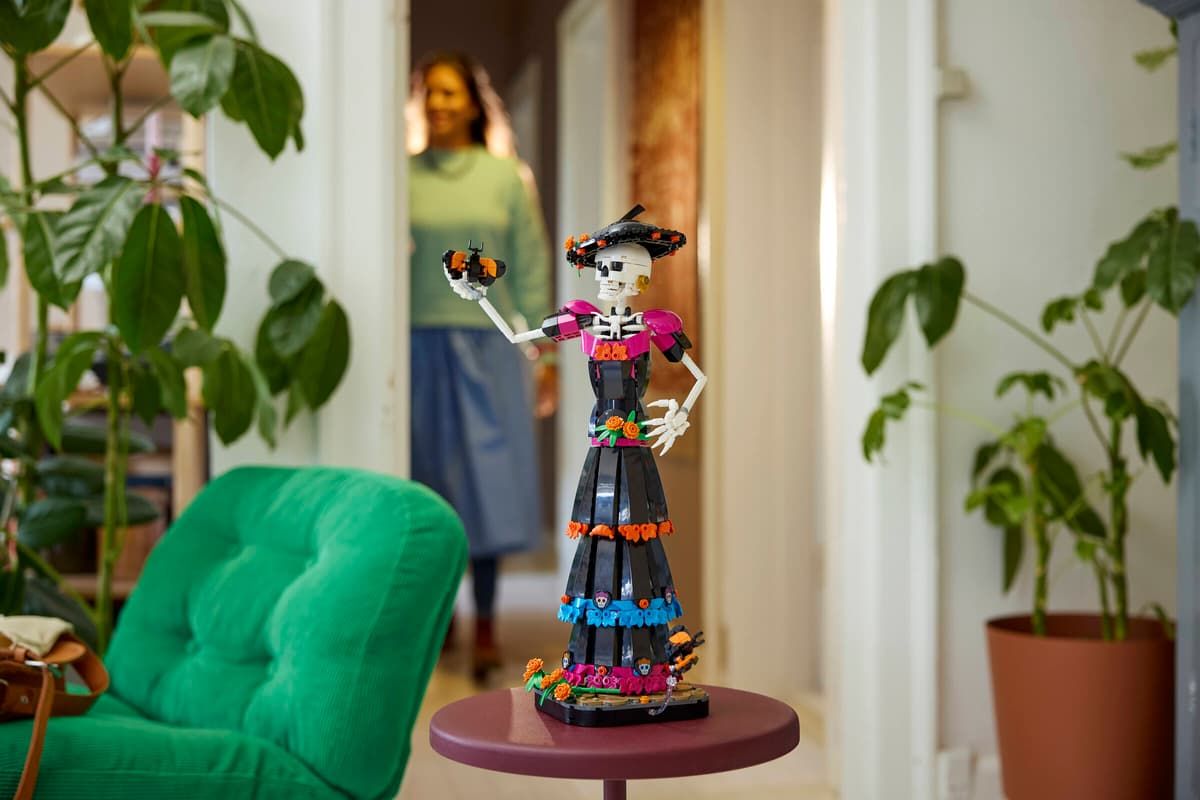 Wario64's tweet photo. LEGO Ideas - La Catrina set releasing August 1 ($139.99) https://t.co/M5XMtwtrpX #ad https://t.co/Td1tLgHrMq