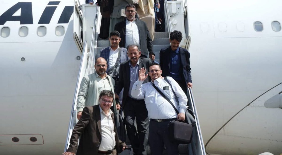 Rabdanbinbadran's tweet photo. تبقى مهان للأبد مع الطائرة الإيرانية ماهان 

نخاف من الحوثي والسبب الإمارات 🇦🇪 مب معنا

القوات الجوية السعودية 🇸🇦 لم نرى طائرة ✈️ إيرانية هبطت مطار الحديدة والسبب الإضاءة https://t.co/PorvomKrEr