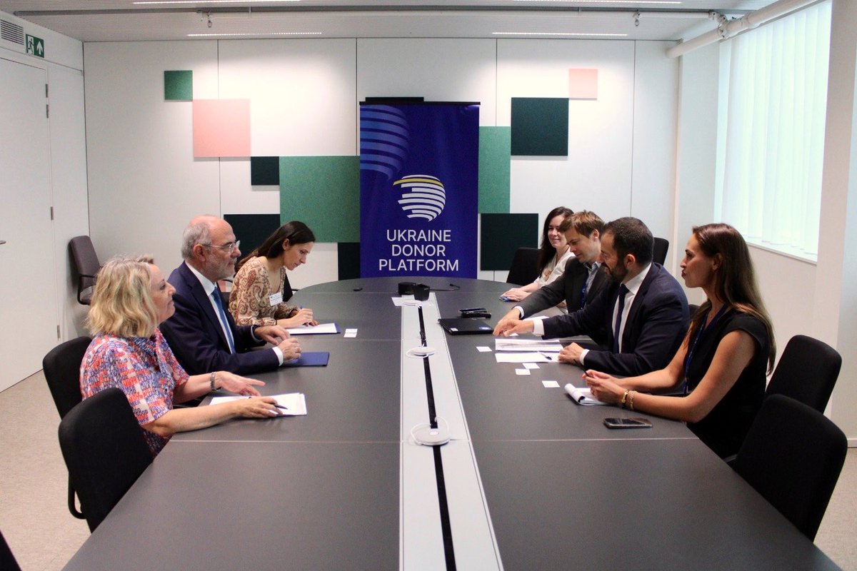 jduch's tweet photo. La reconstrucció d'Ucraïna necessita una coordinació europea sòlida. Catalunya hi vol ser present, aportant experiència i compromís.

A Brussel·les, amb Simon O'Connor @socbxl, de @UAdonorplatform, hem parlat de la contribució del @govern per pal·liar els efectes de la guerra. https://t.co/CuJq92I1Cv