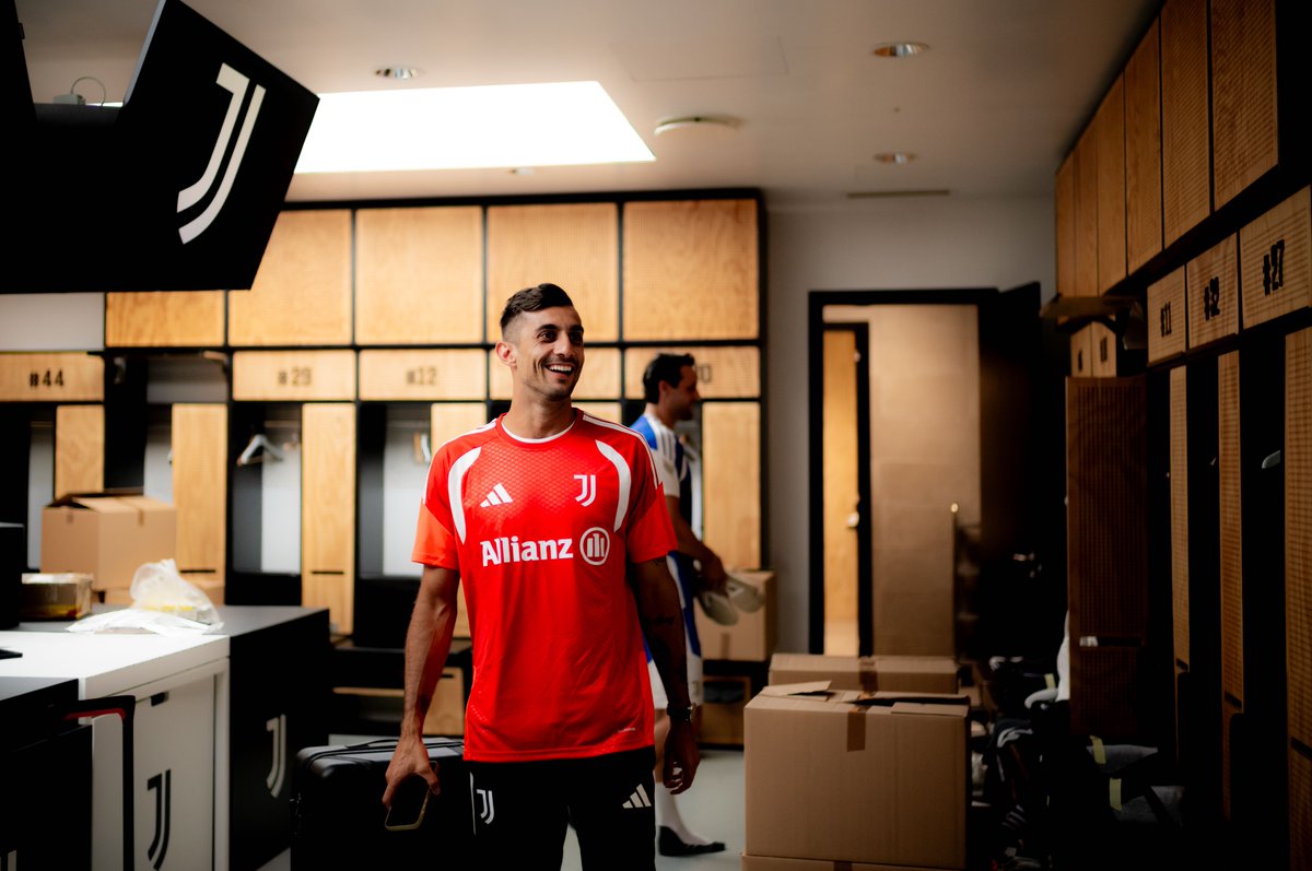 JuventusFC tweet media