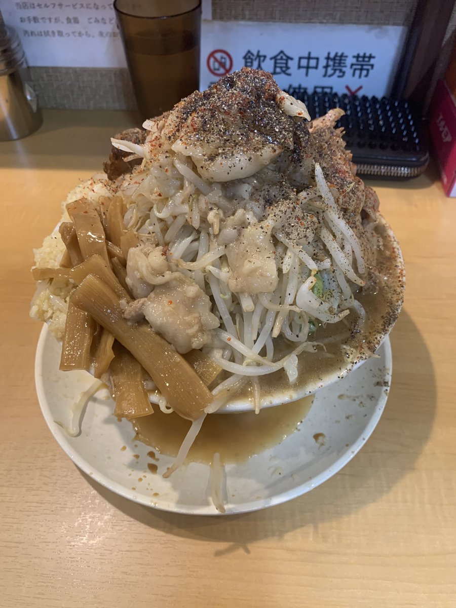 TOM504315's tweet photo. 池田屋　福井🦖
ラーメン小
テッペンにハンペン脂！
一口目が最高過ぎて飛んでまうところやった
メンマのサービスありがとうございます♪気付いたら完食してました！
そろそろオロナミンCが必要ですね！
ご馳走様でした😋 https://t.co/rUu4u5D0TT