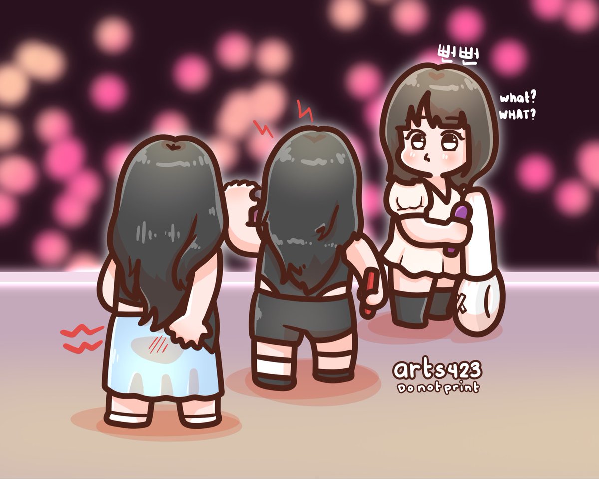 arts423's tweet photo. Here comes the little protector 😆😭🤏
🍓🍑🐧

#Michaeng #Mimo #Mochaeng #Momo #Chaeyoung #Mina https://t.co/XpfvvVetrN