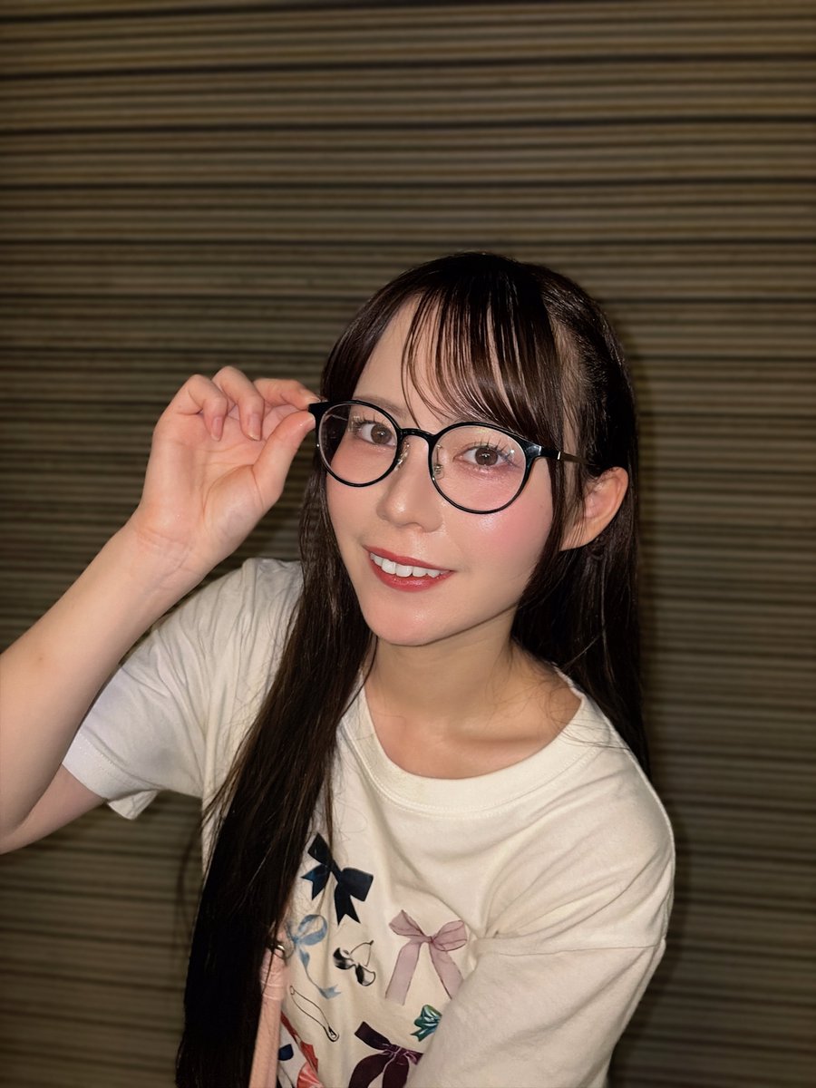 rimi_Tohkei's tweet photo. メガネも似合う？👓💭 https://t.co/BeVSWAYp17