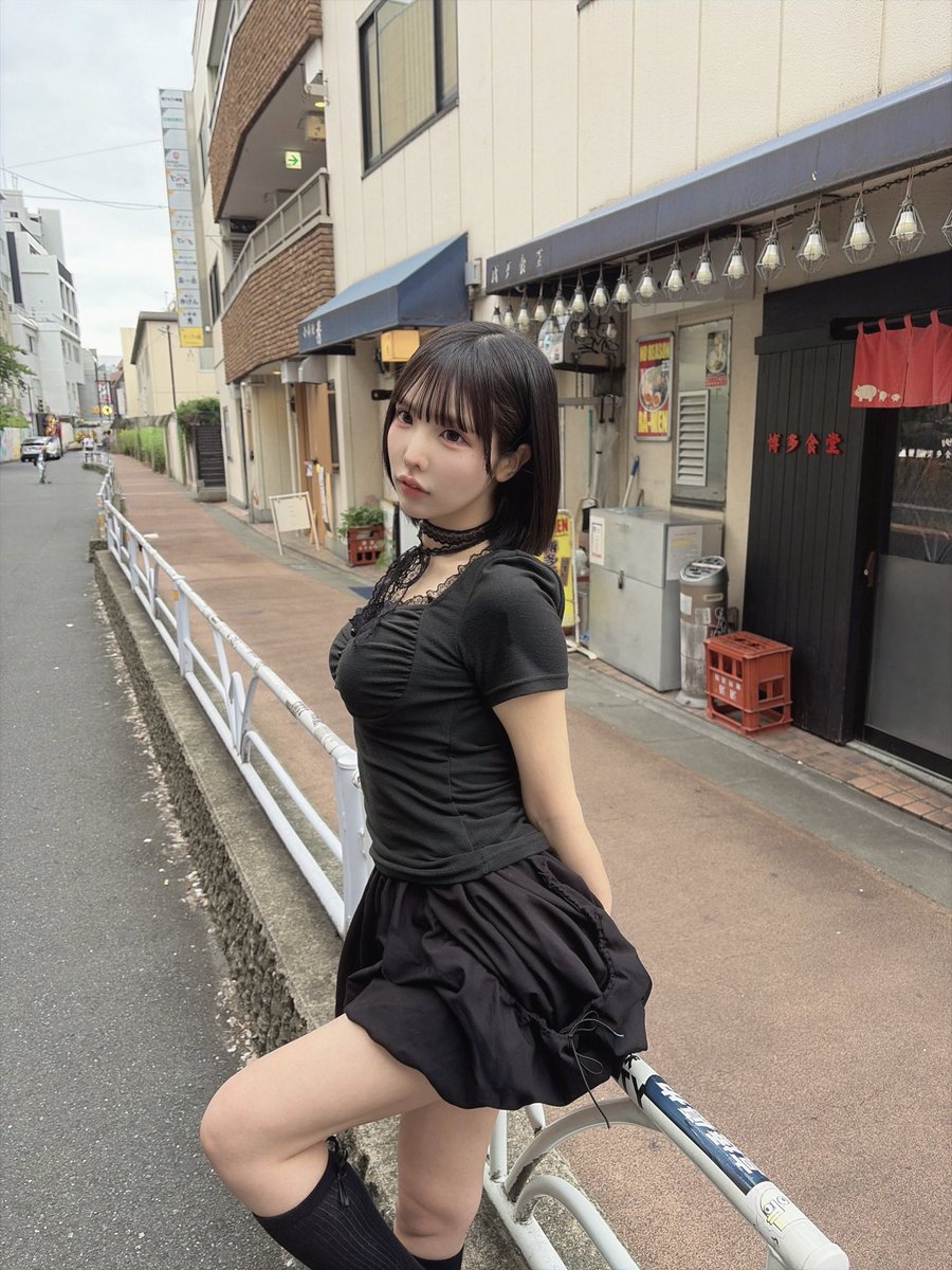 Riona_SwAl's tweet photo. 童顔お姉さん、好き？ https://t.co/jwHVgUo35A