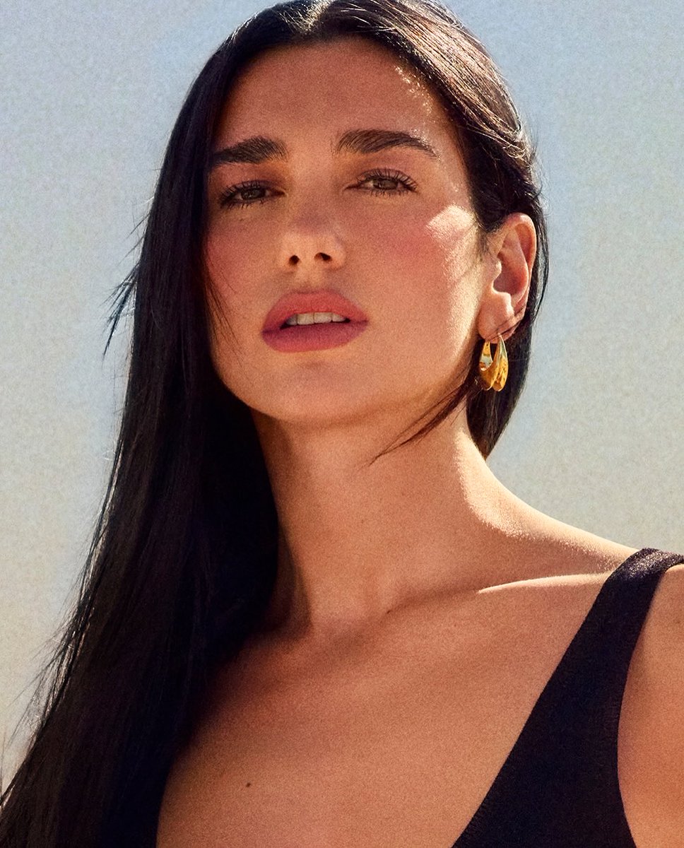 dlipahungary's tweet photo. 📸 | @DUALIPA via yslbeauty https://t.co/v6XMyZI4Dv