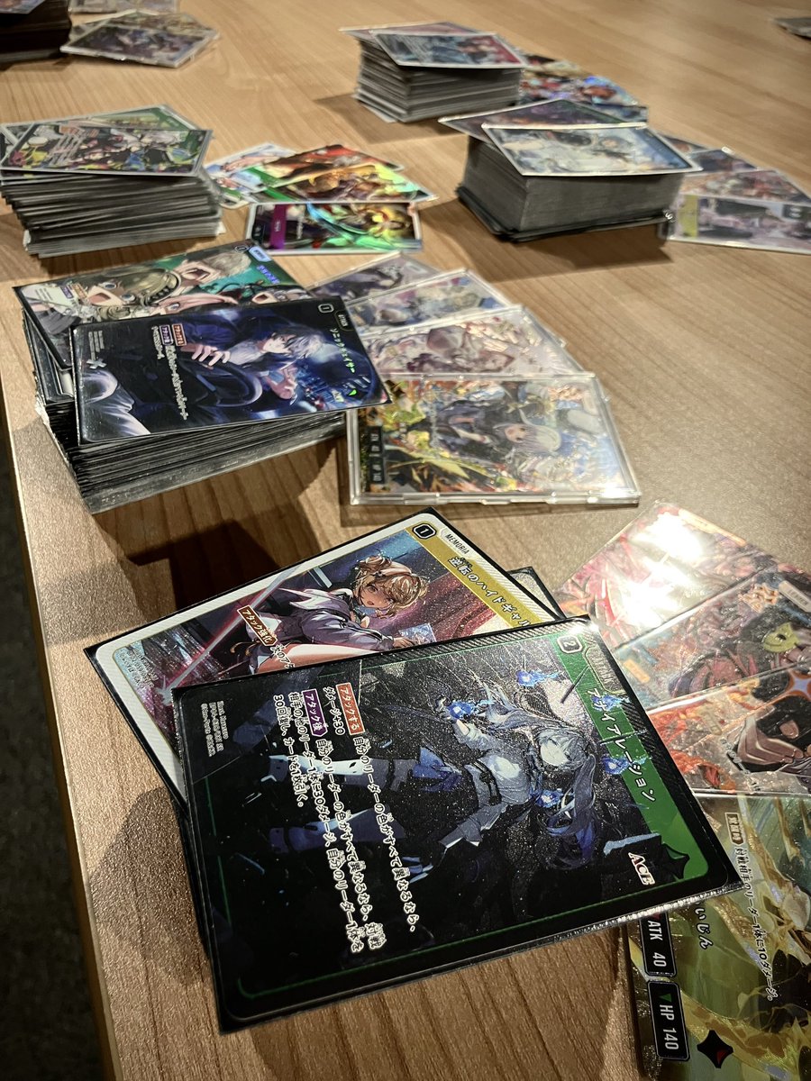 yuta_ptv's tweet photo. XrossStars ChallengersCupのロゴデザインを担当したご縁にて、クロスタの新弾環境を触らせてもらいました！

角丸未加工の裏無地オルコンCCプロモとかいう幻の1枚！！オーサカVerの03CCプロモPPも絶対5枚入手したい！！
#クロスタTCG https://t.co/VYNPYyAFom