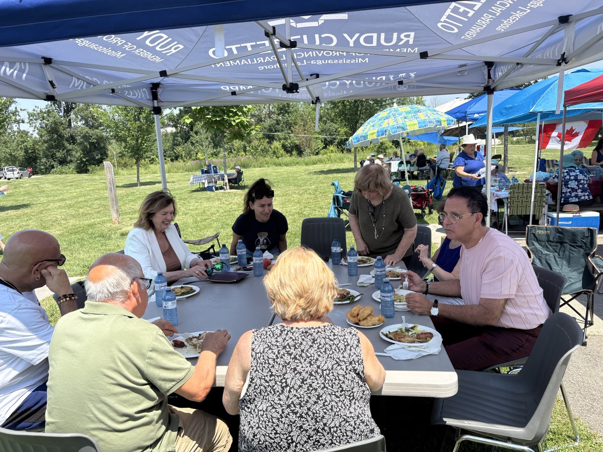 carolynhparrish's tweet photo. Delightful Sunday afternoon with Frank Stendardo’s Italian seniors who had great weather for their annual picnic at Huron Park. MPP Rudy Cuzzetto joined the party. Everyone enjoyed a fabulous chicken and pasta lunch basic with many shared add-ons brought by various groups. https://t.co/A2LrDkGmUW