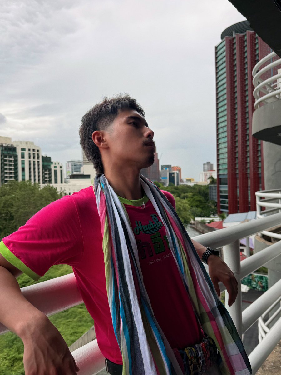 osannnnnnn's tweet photo. เสื้อชมพูเด้าหน่อย!!!!

#บวงสรวงมนต์รักฮักอีหลี
#HUGELHEETheSeries 

เป็นอีกหนึ่งวันที่มีแต่เสียงหัวเราะ ขอบคุณ ขอบคุณ ขอบคุณ 🙏🏻🥹 https://t.co/OdNyEvb0Rp