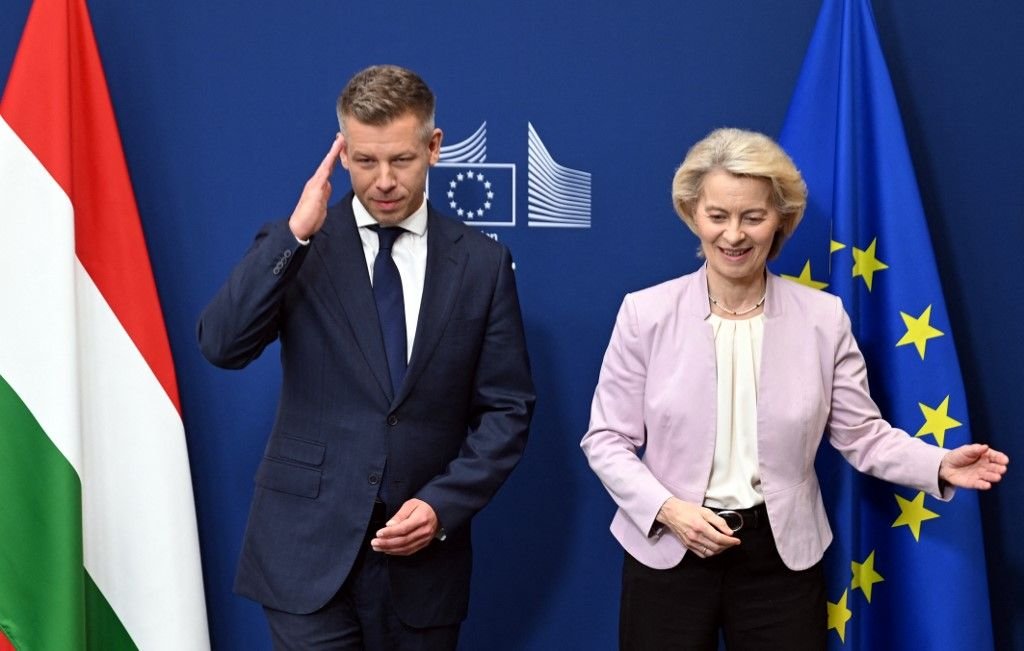 KoskovicsZ's tweet photo. 🇪🇺 The Brussels-approved and Brussels-sponsored new Hungarian government is now removing the legitimate president of an EU member state in a manner that is abhorrent to both Hungarian and European constitutional traditions.

They are voting on a constitutional amendment stating:

📜 “The mandate of the President ceases the day after the publication of this amendment.”

No process.
No charges.
No articles of impeachment.
Just one sentence. ⚠️

And yet there is zero criticism or concern from Brussels.
The European Union today has no rule of law, no legal certainty, no freedom of speech, and no due process. It has become a bureaucratic autocracy. 🏛️

The member states that should rein in this insanity are themselves ruled by technocrats and postmodern liberal zealots who, in the vast majority of cases, are despised by the very people over whom they rule.