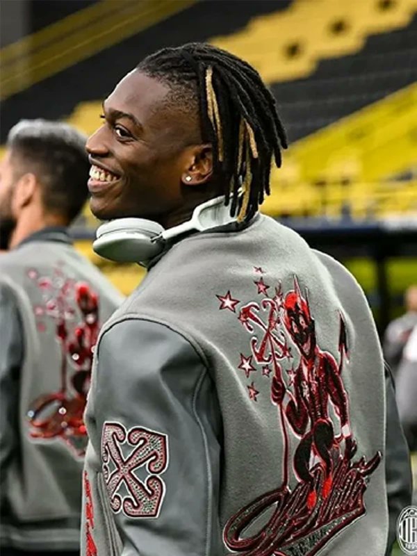 wonder_jackets's tweet photo. ❤️🖤 Rep the Rossoneri in style with the AC Milan Grey Varsity Jacket. Classic varsity design, premium comfort, and made for true football fans.

#ACMilan #VarsityJacket #FootballFashion #Rossoneri https://t.co/1N6JlcsX5S