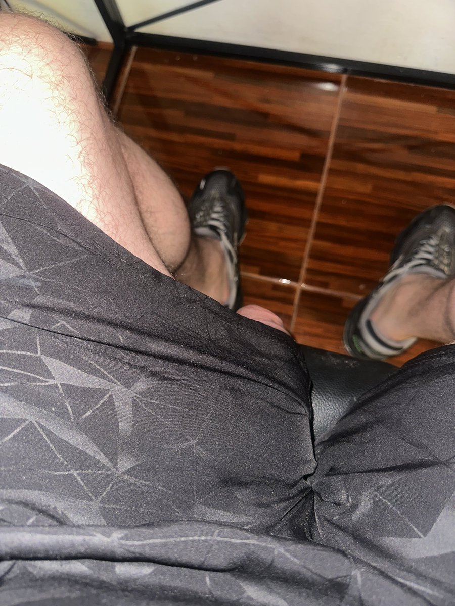 baldoedu92's tweet photo. Como cuando la tienes tan grande que hasta sentado se te sale 😈🥵😎🍆 https://t.co/1ny6JlroZv
