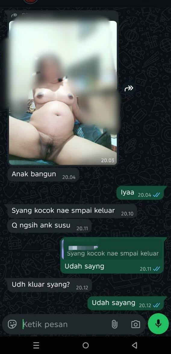 askaig18's tweet photo. Chat nya wife Ama brondongnya...
Udah mulai buang lagi ne kurenan...
Sepertinya udah mau fantasy LG...
Isi pap foto pas LG hamil...😱 https://t.co/zlNWKXgYNI