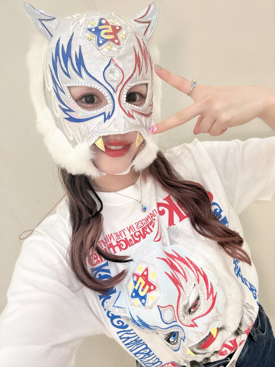 katsuya530501's tweet photo. 今日のスタラキ🐯💙🤍一句

「　夏女
　　　決意を込めた
　　　　　　このマスク🐯　」

＃SLK
＃NEOGENESIS
＃STARDOM https://t.co/jO3Kl0AuLd