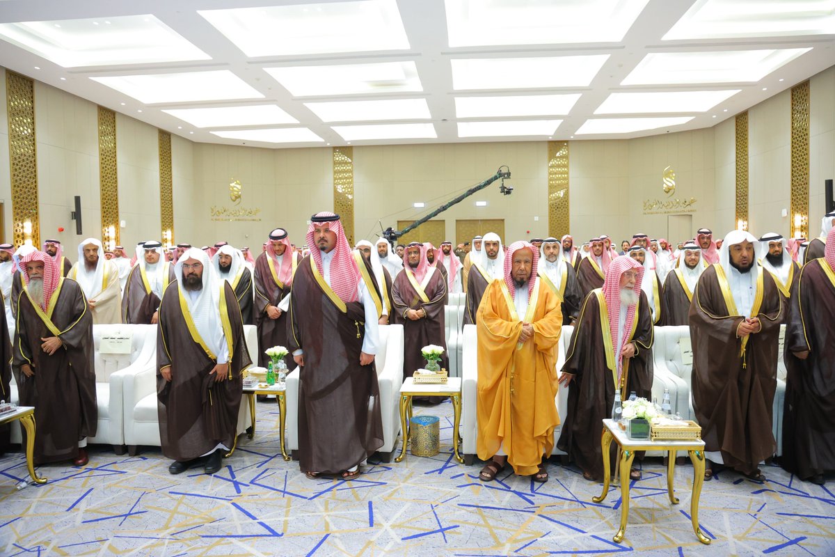 PRAGOVSA's tweet photo. انطلاق الحفل السنوي الختامي لرئاسة الشؤون الدينية  بالمسجد النبوي لعام 1447هـ، برعاية صاحب السمو الملكي الأمير سلمان بن سلطان بن عبدالعزيز ال سعود امير منطقة المدينة المنورة وبحضور جمع من أصحاب المعالي والفضيلة من أعضاء هيئة كبار العلماء. وأئمة المسجد النبوي ومؤذنيه ومدرسيه و القيادات بالجهات الحكومية ومنسوبي الرئاسة وشركائها؛ احتفاءً بعامٍ حافلٍ بالمنجزات والمبادرات النوعية في خدمة الحرمين الشريفين وقاصديهما.
#رئاسة_الشؤون_الدينية
