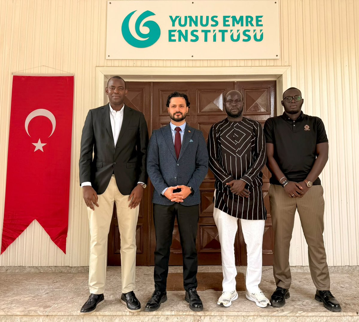 asedit221's tweet photo. ASEDIT ve YEE Arasında Güçlü İş Birliği!                                     ASEDIT Başkanı Mamadou Sow, B. Yardımcısı Ibrahima Niang ve Hukuk İşleri Komitesi Sorumlusu S. Mor Khoulé’den oluşan heyeti, Dakar YEE Müdürü M. Yusuf Deniz’e verimli bir nezaket ziyareti gerçekleştirdi. https://t.co/Fj3oEKMXqG