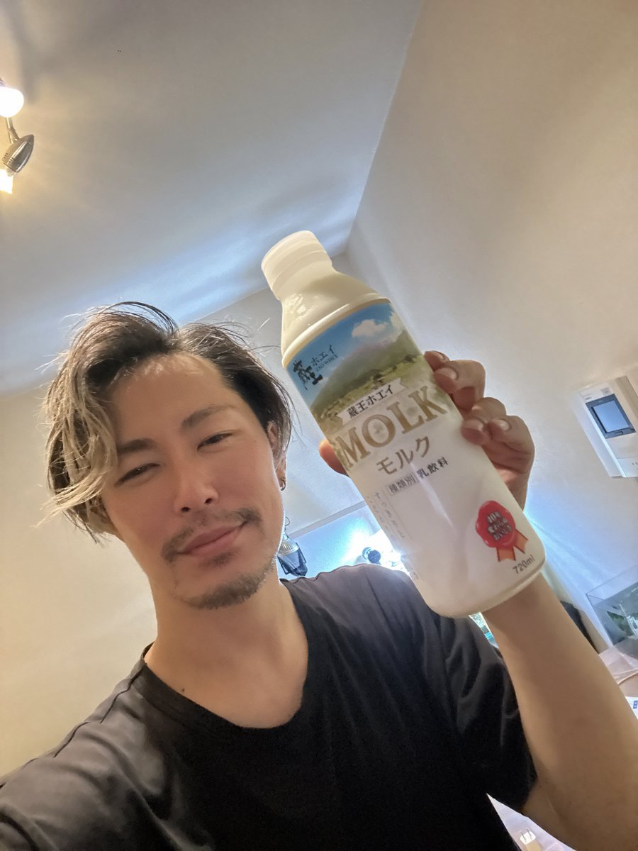 sho_ta1125's tweet photo. 仙台のお土産で

モルクゲットしました！！！

ウチの奥さんも非常に喜んでおります。笑
いつもありがとうございます。

#モルク
#蔵王チーズ
#蔵王酪農センター https://t.co/zy13Nns5E3