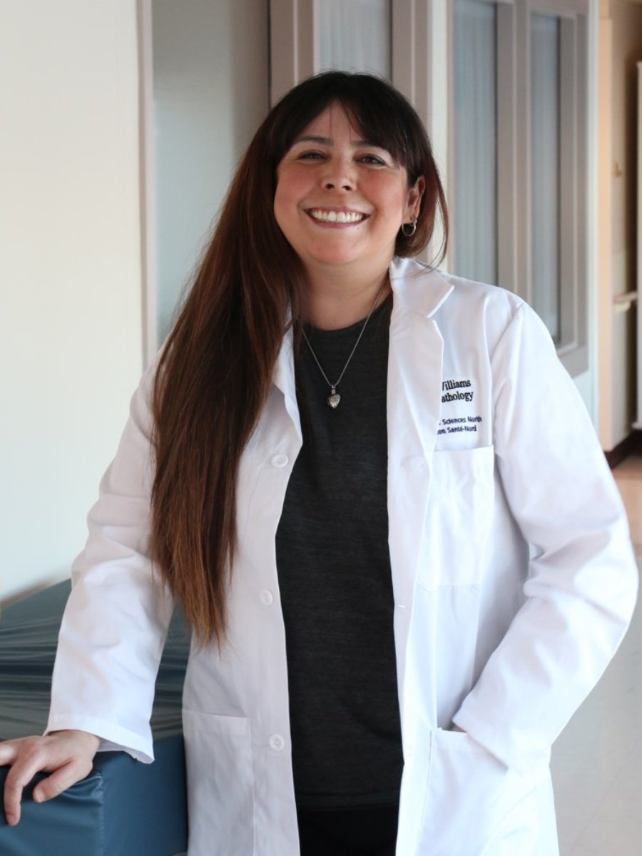 uOttawaMed's tweet photo. Félicitations à la Dre Kona Williams pour sa nomination à l'Ordre du Canada! 👏 🎉

Diplômée de notre Programme autochtone, la Dre Williams a reçu le Prix de l'étoile montante de la Faculté de médecine en 2024 ainsi que le Prix d'excellence en service communautaire de l'Université d'Ottawa en 2025. Elle reçoit maintenant l'une des plus hautes distinctions civiles du pays en reconnaissance de sa contribution exceptionnelle à la médecine, à l'éducation et à l'autonomisation des communautés autochtones. 🌟

Cette distinction témoigne de l’impact considérable de la Dre Williams auprès des communautés partout au Canada et constitue une reconnaissance bien méritée de son leadership et de son engagement.