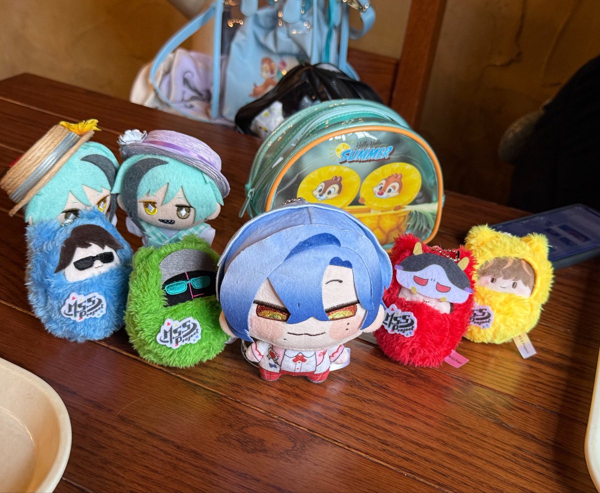 mznui831's tweet photo. ご機嫌でご飯食べてたのに、まさかこの後のショーが中止になるなんてね…… https://t.co/cKbN6sH8M0