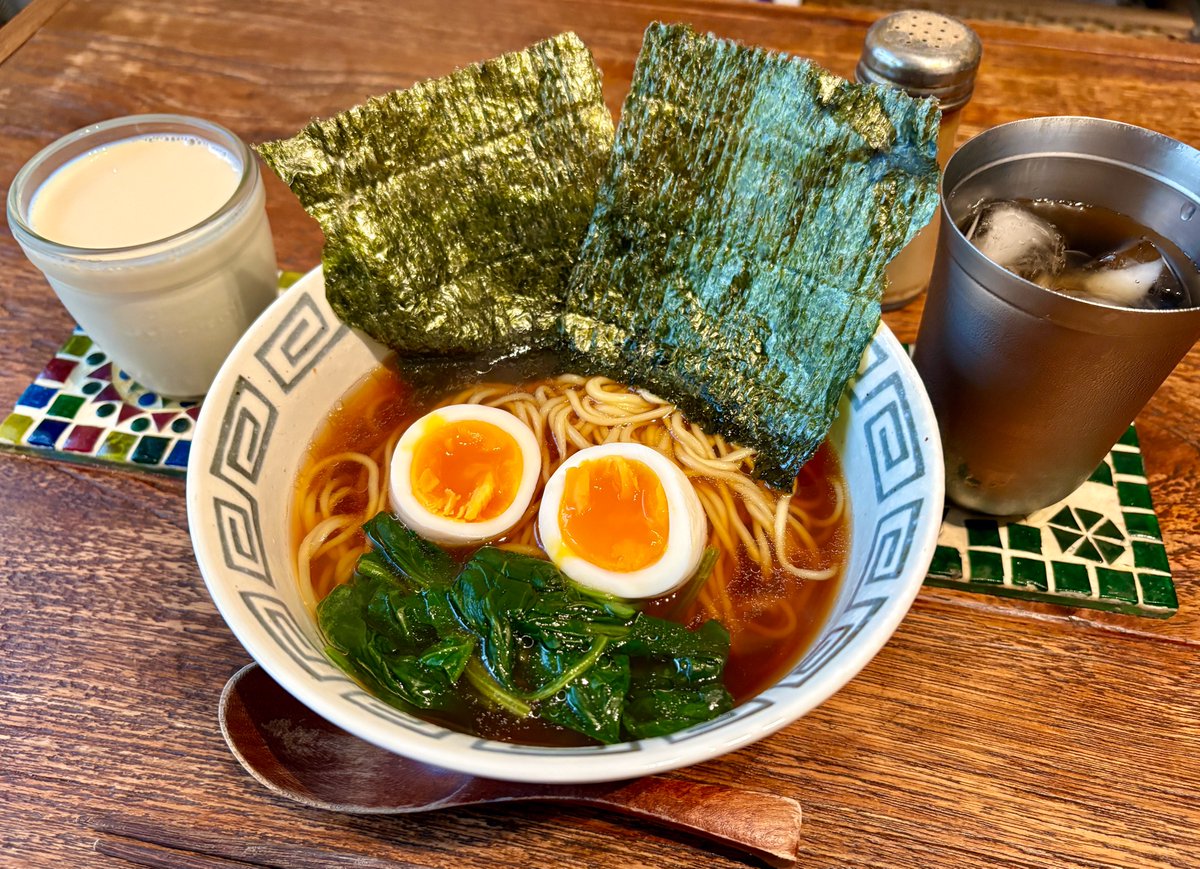 erodennin's tweet photo. こんばんみ〜😁 #昼メシ 醤油ラーメン(海苔卵ほうれん草)・特濃豆乳😋ラ王の醤油にほうれん草たっぷりでゴチ #料理好きな人と繋がりたい #料理好きと繋がりたい #X家庭料理部 #お腹ペコリン部 #おうちごはん #俺流メシ #自炊 https://t.co/KNks4SZQNI