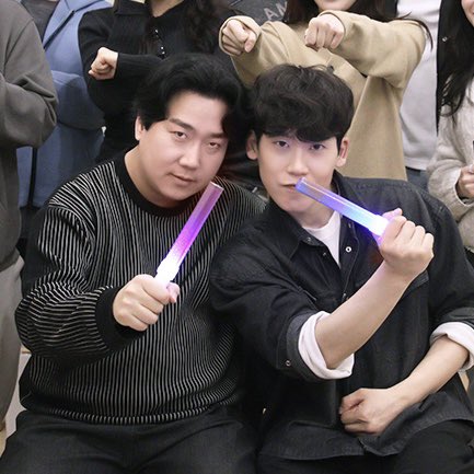 luv_u1101's tweet photo. 두분 얼마나 친하신건지 감도 안 옴
https://t.co/L5XPR0x4Ek https://t.co/ncxFAzS9p5