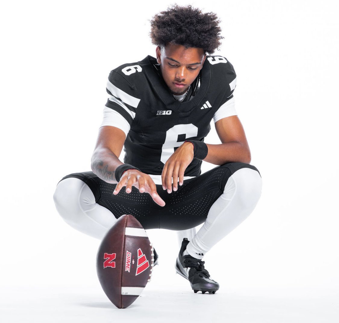 TimVerghese's tweet photo. Trae Taylor is officially a five-star in the Rivals300 

The Nebraska QB commit surges over 50 spots in the latest Rivals300 rankings update after winning Elite 11 MVP last month. 

READ: https://t.co/SjhCSpcYJV https://t.co/DXBfj20IaT