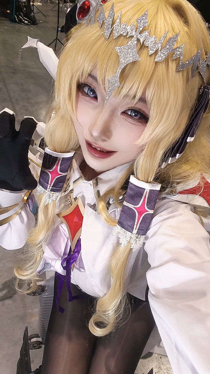 AKA_Shuang's tweet photo. 只是告诉你们后面会有国王的场照~
#nikke #nikkecosplay https://t.co/FMriDMoasF