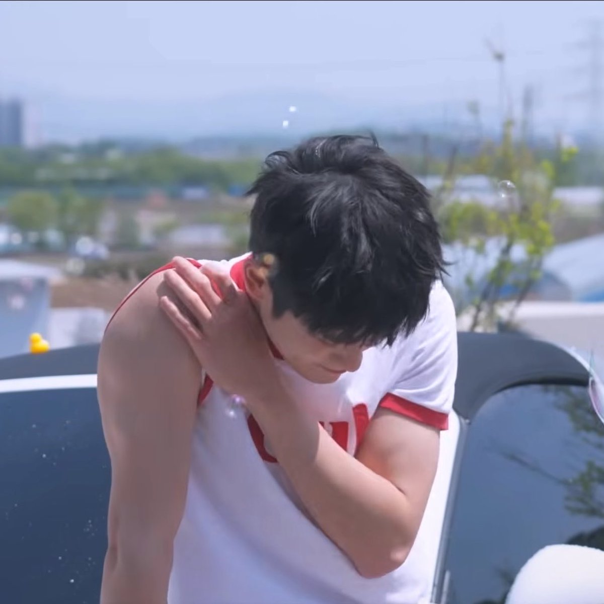 yunotized's tweet photo. only 3 days out of the barracks and jaehyun's already acting like this and showing off his biceps IM SICKKKKK https://t.co/RPcBs4j1b4