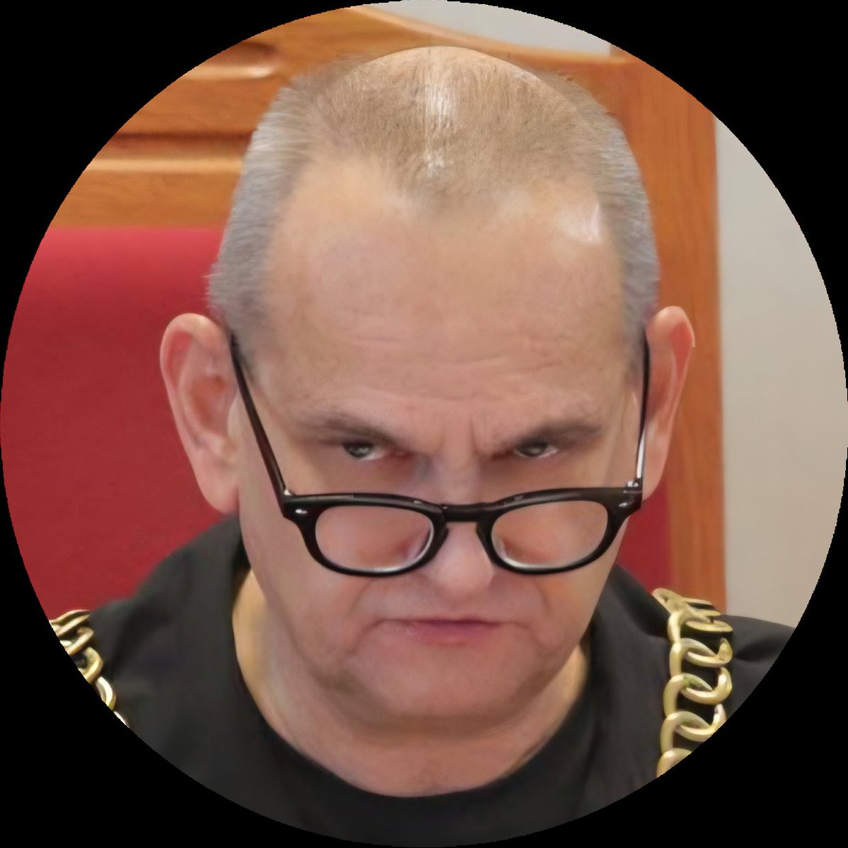 BratPete7's tweet photo. Dzień 128. przypominania o tym, że Paweł Kozanecki zabił dwie kobiety, a dzięki kuriozalnemu wyrokowi sędziego Karola Radaszkiewicza jedyną karą, jaką za to poniesie, będzie 1,5 roku pozbawienia wolności. https://t.co/NFPwl3d7u6