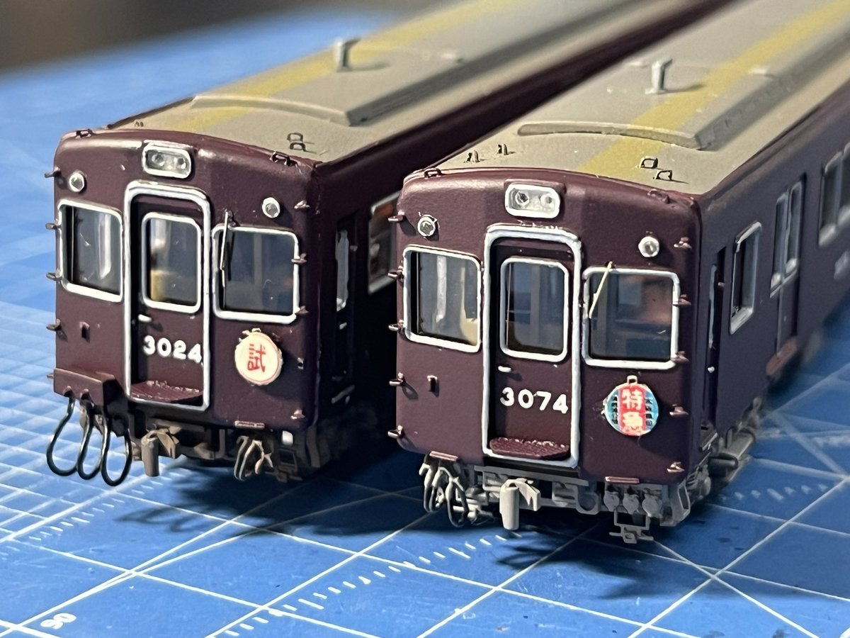 danmont200's tweet photo. 今日はこの電車をメンテしてました。

壊れないよう保管してるつもりですが案外手直しが必要になるもんですね。兵庫と千葉を行ったり来たりしてるからかな笑

6013Fは窓枠塗りが終わりました🛠️
やりながら上達するかと思いきや、最後に手がけた6113が一番補修が必要でした💧

#エコノミーキット https://t.co/YWaagUImlK