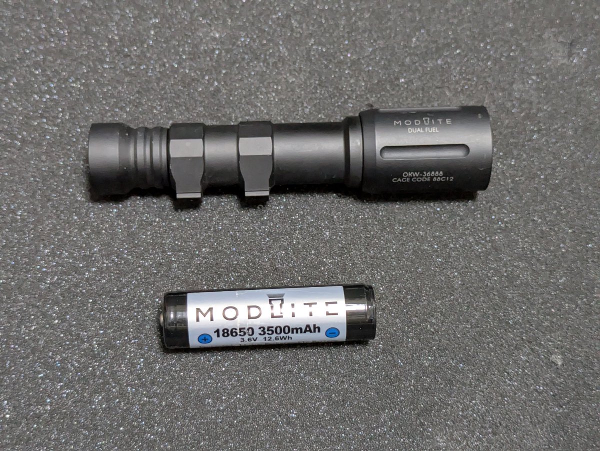 ugly_gunworks's tweet photo. #ミリタリー物販
MODLITE OKW-18650 充電器無し 
送料込み32000円

2023年頃に七洋交産frontlineで購入後複数回使用しました
動作問題ありません https://t.co/Lc4qRHI4Id