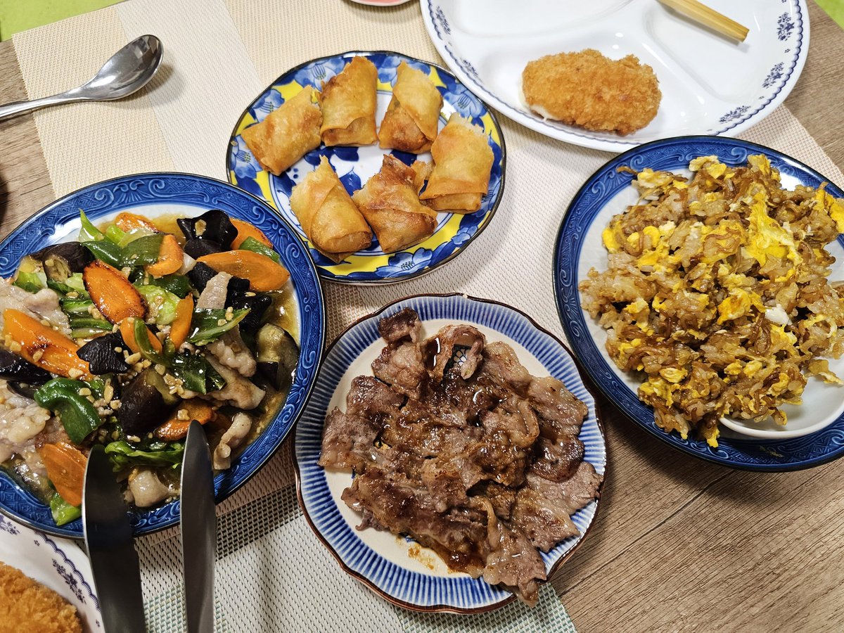 sasamako18's tweet photo. 病院食も意外と美味しかったけど…
やっぱり　うちの食事は美味しいね😋
2日前に無事　自宅に帰還しましたぁ😀 https://t.co/SoDSl0yESk