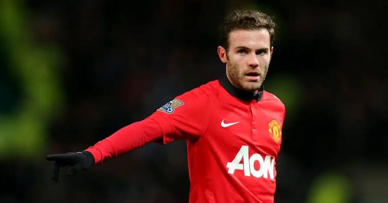 UnitedAsk's tweet photo. Kalo pake Jersey berkerah gantengnya nambah. https://t.co/aZaM4FYDIJ