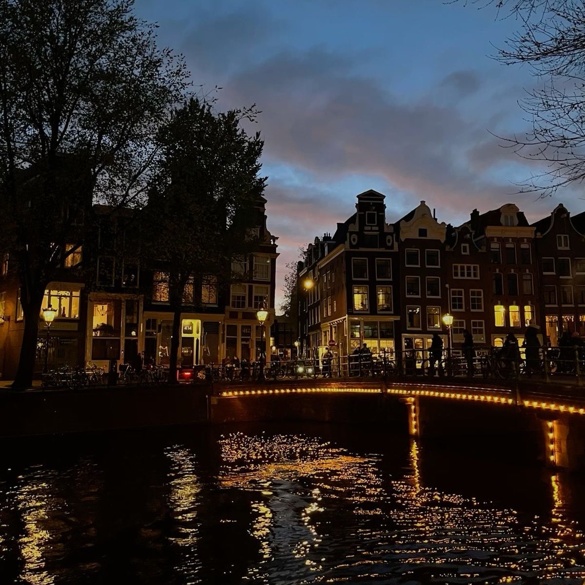 hilarikun's tweet photo. #hoonsuk one-shot au.

“Hello, Amsterdam” - Baralingga.

romance🔞
written by hilarikun.

🔗: https://t.co/0L4mNQB3dS https://t.co/zSVYuXDpgJ