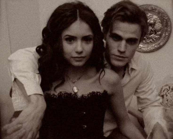 biadachuxa's tweet photo. Em 1987, você estava em Chicago, indo a vários shows com aquela tal de lexi. Qual é, Stefan? Pra quê a surpresa? Claro que eu sempre dava uma olhada em você.
Você estava na primeira fila, dançou a noite toda.
foi ver o Bon Jovi, e eu fui ver você. Eu te amo https://t.co/WHDIoeb6Wa