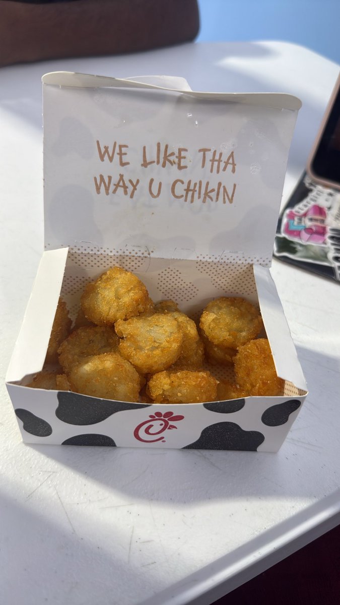 tinitaco's tweet photo. Um whoever runs @ChickfilA can you pls tell me what in the world you did to these poor hash browns?! Like the chicken..Ik you messed that up w the recipe change I was willing to settle w the atrocity but not my hash browns..girl..🥺 https://t.co/W74bKaQUdB
