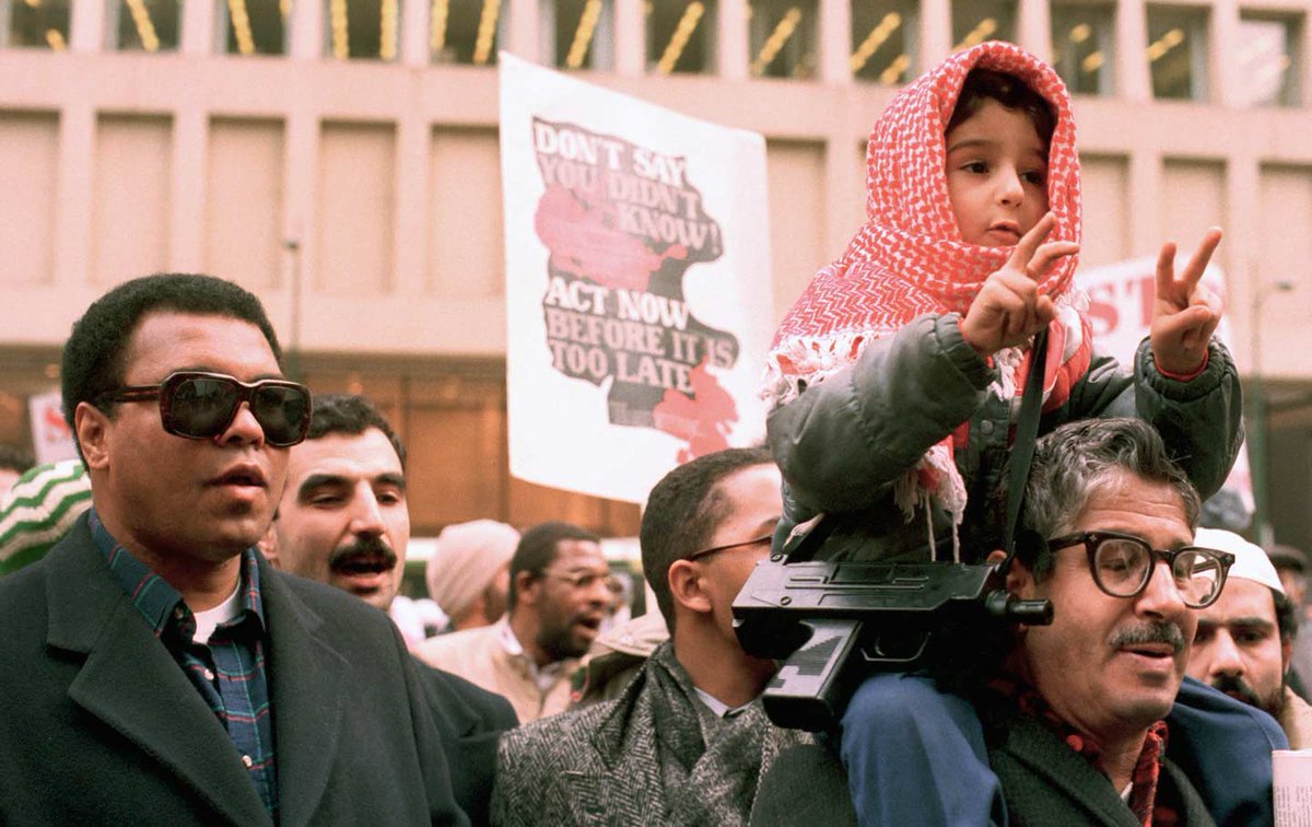 Iman4ii's tweet photo. Muhammad Ali attending a pro-Palestinian rally in Chicago during the first intifada 1988 https://t.co/V0MYpNXus1