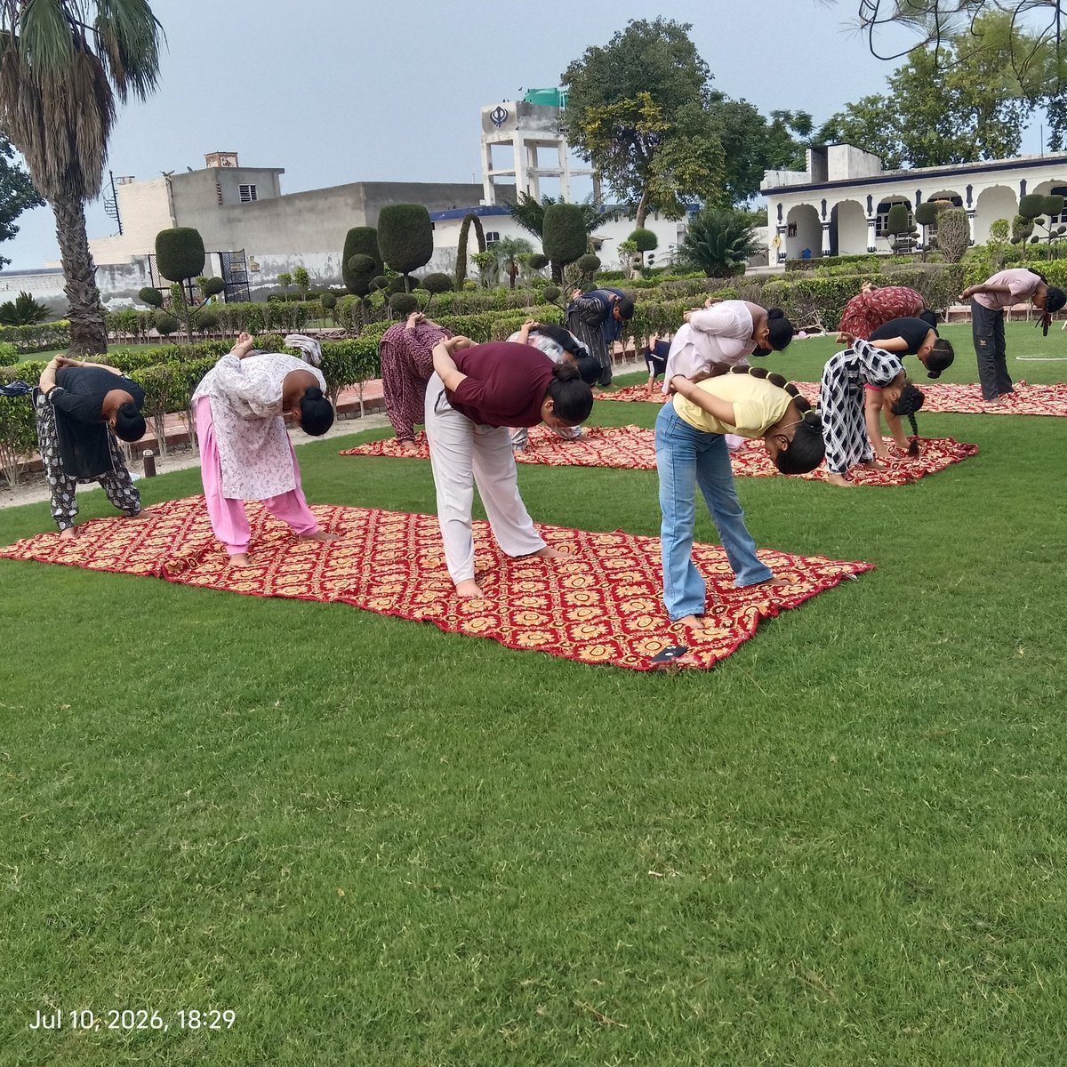 Muskan314957's tweet photo. 🌿योग भारत की अमूल्य धरोहर है, जिसने पूरे विश्व को स्वास्थ्य और शांति का मार्ग दिखाया है।  @KamleshMSU @cmdiyogshala https://t.co/Gy3oE9Xb3Y