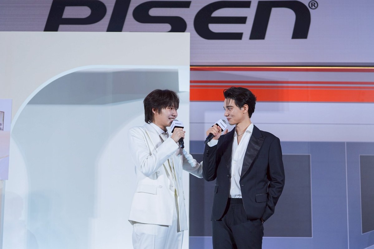 Hello_asian's tweet photo. เก่ง-น้ำปิง นั่งแท่น Friends of PISEN ดึงพลังแฟนด้อมเสริมแกร่งแบรนด์ไลฟ์สไตล์ขยายฐานสู่คนรุ่นใหม่ ไปได้ดีกับทุกกิจกรรม

#PisenXKengNamping 
#FriendsOfPisen 
#PisenThailand 
#PoweringEveryMoment 
#FullyChargedWithPISEN

หลังจากประสบความสำเร็จกับการเปิดแฟล็กชิป สโตร์แห่งแรก ที่ชั้น 4 เซ็นทรัลเวิลด์ ไปเมื่อปลายปีที่แล้ว             ล่าสุด PISEN แบรนด์เทคโนโลยีชั้นนำจากประเทศจีน ที่สร้างชื่อจากนวัตกรรมด้านแบตเตอรี่และอุปกรณ์เสริมมือถือ           โดย PISEN Tech Thailand ผู้นำเข้าอย่างเป็นทางการ เดินหน้าขยายตลาด เพิ่มฐานลูกค้าอย่างต่อเนื่อง ด้วยการเปิดตัว Friends of PISEN ทีเดียวถึง 2 คน เก่ง-หฤษฎ์ และ น้ำปิง-นภัสกร ตัวแทนคนรุ่นใหม่ ที่จะมาร่วมถ่ายทอดภาพลักษณ์     ของแบรนด์และเข้าถึงกลุ่มผู้บริโภคได้มากยิ่งขึ้น
นางสาวเซียง เจ่า (Miss Xiang Zhao) CEO of Pisen Tech Thailand  เปิดเผยว่า “ด้วยกระแสตอบรับที่ดี หลังจากการเปิดช็อปแรกไป ทำให้เราเห็นว่า ลูกค้าคนไทยให้ความสำคัญกับมาตรฐานความปลอดภัย และความทนทานในระยะยาว ซึ่งเป็นสัญญาณที่ดี เพราะเป็นจุดแข็งของแบรนด์เราด้วย และในวันนี้ เราได้วางจุดยืนที่โตขึ้น เป็น Premium Gadget Lifestyle Brand  ที่ไม่ได้มุ่งเพียงแค่ฟังก์ชันการใช้งาน แต่เราอยากให้สินค้าของเราเข้าไปเป็นส่วนหนึ่งในไลฟ์สไตล์ผู้ใช้งานในทุกจังหวะชีวิต โดยมอบทั้งความสะดวกสบายควบคู่ไปกับดีไซน์ที่ทันสมัย เนื่องจากตลาดในไทยตอนนี้ มีการแข่งขันค่อนข้างสูง สิ่งที่ทำให้เราแตกต่างอย่างชัดเจน ก็คือการเป็น Premium Ecosystem ที่ไม่ได้มอบเพียงแค่ผลิตสินค้าคุณภาพสูงเท่านั้น แต่เรามาพร้อมกับความมุ่งมั่นภายใต้แนวคิด Real Care. Real Trust. ที่ผนวกเทคโนโลยีพรีเมียม เข้ากับบริการหลังการขายที่แข็งแกร่ง เราภูมิใจที่ได้นำเสนอบริการดูแลอุปกรณ์ 3C แบบครบวงจร ทั้งการเปลี่ยนแบตเตอรี่อุปกรณ์สมาร์ตโฟน แท็บเล็ต แล็ปท็อป และซ่อมบำรุงด้วยมาตรฐานสากล ซึ่งถือเป็นมิติใหม่ในตลาดอุปกรณ์เสริม สิ่งนี้ทำให้เราไม่ใช่แค่แบรนด์ที่ขายแกดเจ็ต แต่เราเป็นเพื่อนคู่ใจที่ลูกค้าไว้วางใจได้ในทุกขั้นตอน ตั้งแต่เลือกซื้อไปจนถึงดูแลรักษาตลอดอายุการใช้งาน”
และในช่วงครึ่งปีหลัง(2569) CEO of Pisen Tech Thailand  ยังบอกอีกด้วยว่า ต้องการขยายฐานลูกค้ากลุ่มนิว เจน ซึ่งคาดว่าจะส่งผลให้ เมื่อจบไตรมาสสุดท้ายของปีแล้ว ยอดขายจะเติบโตขึ้นไม่ต่ำกว่า 30-40% เมื่อเทียบกับปีที่ผ่านมา เนื่องจากการรุกตลาดออนไลน์และการเปิดตัว Friends of PISEN ที่ช่วยสร้าง Brand Awareness ได้อย่างมหาศาล 
“ลูกค้าทุกวันนี้ หันมาหาออนไลน์มากขึ้น เป็นโอกาสดีที่แบรนด์จะเข้าถึงลูกค้าได้รวดเร็วและกว้างขึ้นด้วย แต่สำหรับเรา มองว่า ออนไลน์ คือช่องทางการสื่อสารและเข้าถึง(Reach) ขณะที่ ออฟไลน์ คือช่องทางสร้างประสบการณ์และความเชื่อมั่น (Trust) เรายึดกลยุทธ์ Omni-Channel ที่ให้ความสำคัญทั้งสองช่องทางด้วยสัดส่วน ออนไลน์ 60% ออฟไลน์ 40% ฝั่งออนไลน์      เราเน้นความสะดวกในการสั่งซื้อและสร้างคอมมูนิตี้ ส่วนออฟไลน์ จะชูแนวคิด PISEN TrueCare Solution ผ่านงานบริการที่มากกว่าแค่การซ่อม แต่เป็นการดูแลอุปกรณ์ 3C แบบครบวงจรด้วยอะไหล่แท้ ตรวจสอบย้อนกลับได้  ลูกค้ามั่นใจได้ว่าจะได้รับการดูแลมาตรฐานสากลเสมอ นอกจากบริการหลังการขายที่ดีแล้ว เรายังมุ่งนำเสนอไลฟ์สไตล์ แกดเจ็ต ที่ตอบโจทย์คนรุ่นใหม่และสายครีเอเตอร์ เราตั้งใจจะเป็นมากกว่าแบรนด์ไอที แต่จะเป็น เพื่อนคู่ใจที่เชื่อถือได้ ในทุกวัน
