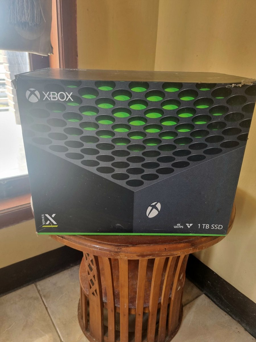 lee32896's tweet photo. @Gaming_bo3gg I already switched to XBOX SERIES X 😆 https://t.co/xVNl03km3K