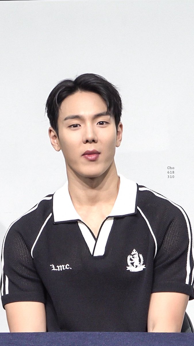 Cho_618310's tweet photo. 260704 위드뮤

그렇게 쳐다보시면 .. 

#셔누 #손현우 #몬스타엑스
#SHOWNU #MONSTAX
#ショヌ #モネク #モンスタエックス 
@OfficialMONSTAX https://t.co/MpU1fISj4C
