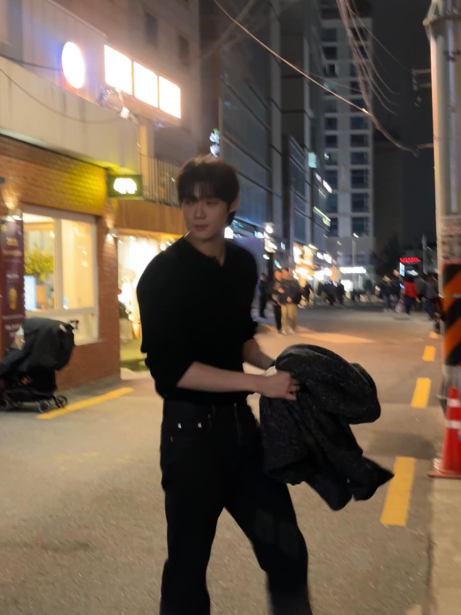 ys_zone_'s tweet photo. 남친짤의 정석같다
근데이제 남의남친짤 https://t.co/VFfU5EYkse