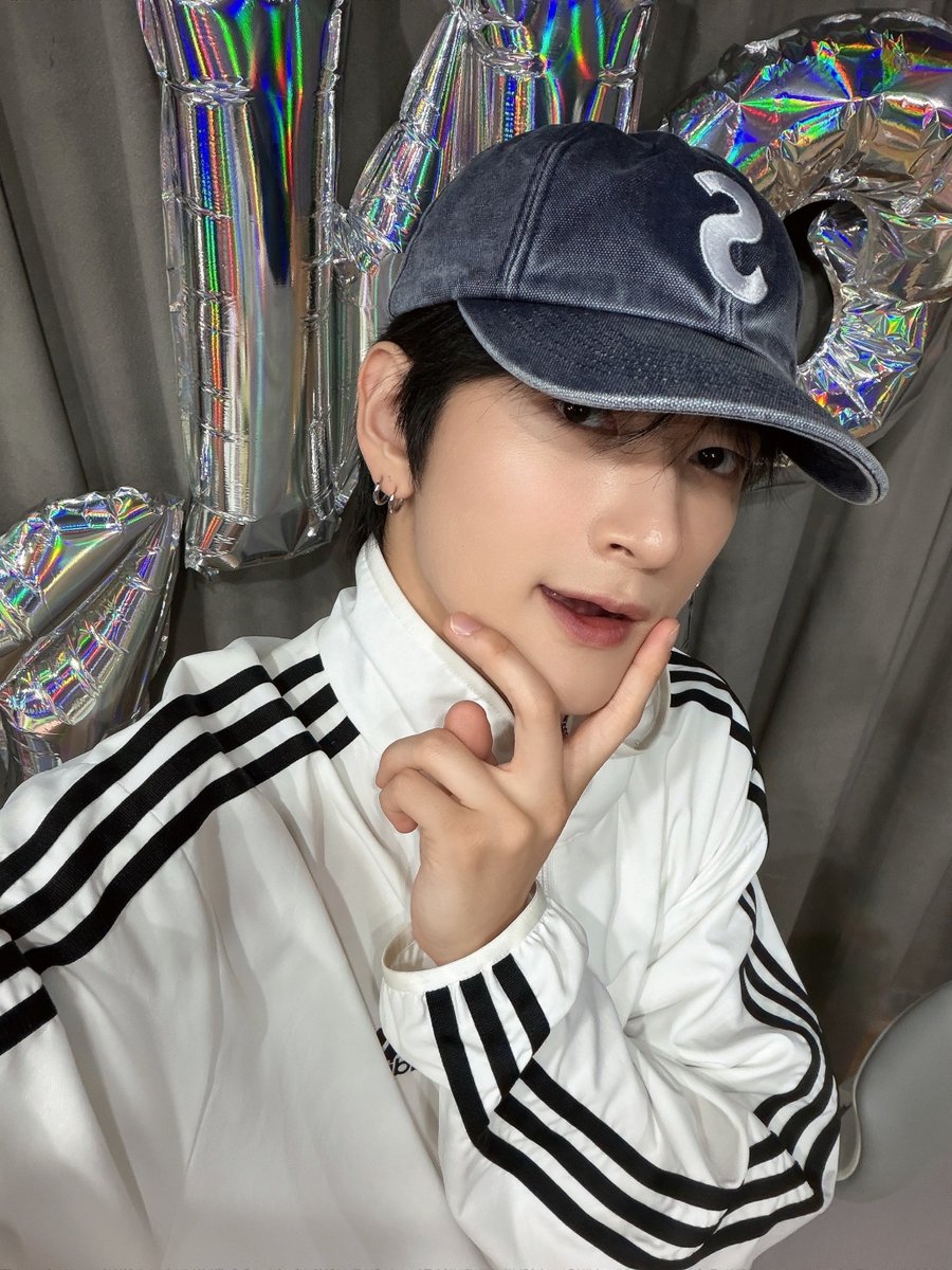TRENDZ_OFFCL's tweet photo. [#윤우] 라이브 재밌었당🐺🖤

#FROM_TRENDZ #TO_FRIENDZ #TRENDZ #트렌드지 https://t.co/u1oonb9NjX