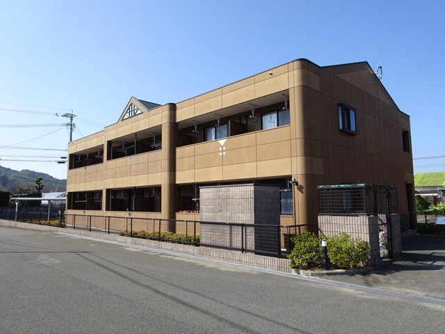 kobayashi_trust's tweet photo. 【検証】唐津で「ペットと快適な一人暮らし」を一番欲張る方法を考えたら、ここに着きました🤔🔥

「可愛い愛犬・愛猫と一緒に暮らしたい」 「一人暮らしでもシステムキッチンでしっかり自炊したい」 「設備がショボい部屋はテンション下がる」 そんな「わがままセット」を全部盛りして、家賃4万円台に収めた物件、見つけちゃいました。正直、この充実設備でこの家賃はコスパ高すぎです😂

今回のイチオシ：『ミストラルⅢ』

🐾 1. 希少！「ペット（小型犬・猫）相談可」唐津エリアでペットと暮らせるキレイな物件って意外と少ないですよね？ ここは小型犬または猫（1匹のみ）と一緒に生活できちゃいます！ 大切な家族とお引越しを考えている方、必見です🐶🐱✨

🏰 2. 「9.1帖」のゆったり空間＆充実のシステムキッチン専有面積29.75㎡の1K、洋室はなんと9.1帖と広々！ しかも一人暮らしには嬉しい「システムキッチン」完備。 広いお部屋でペットと遊びながら、お料理も捗る。QOL爆上がり確定です👩‍🍳✨

🛁 3. 妥協なしの「水回り設備」＆「最上階・角部屋」家賃4.2万円（管理費3,000円）で、追焚機能、浴室乾燥機、シャワー付洗面化粧台、温水洗浄便座が全部ついてきます！ おまけに2階建ての2階（最上階）の角部屋で、南東向きという最高の条件。 日当たりも風通しもバッチリです☀️

🏠 物件の推しポイントまとめ
所在地：佐賀県唐津市浜玉町横田下
交通：ＪＲ筑肥線 / 浜崎駅 徒歩20分
間取り・広さ：1K / 29.75㎡

設備：システムキッチン、追焚機能、浴室乾燥機、温水洗浄便座完備
費用：礼金なし（※敷金1ヶ月）
正直、ペット可でこの広さと設備、最上階角部屋は「早い者勝ちの椅子取りゲーム」です🌪️ 「まだ空いてる？」「初期費用いくら？」と思ったら、迷わずDMまたは公式ＨＰへ！✉️💨 「Xでペット可の広～い部屋見た」と伝えていただければ、小林トラスト不動産のプロが爆速で調整します🤝✨

#唐津 #一人暮らし #お部屋探し #ペット可物件 #システムキッチン #浜崎駅 #コスパ最強 #佐賀移住 #神物件 

https://t.co/zW8OP8OTb5