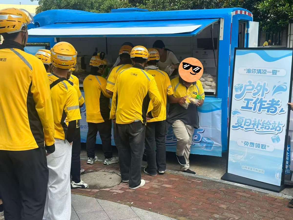 ourprince_ZIYU's tweet photo. On July 6, to celebrate his birthday, Zi Yu carried out a charity initiative in his hometown, Lianyungang, Jiangsu Province, China, as a heartfelt way of giving back to the community and expressing his gratitude to his beloved YUNI fans.

On that day, charity food trucks visited major streets across Lianyungang, distributing bread, chilled mung bean soup, and cooling towels to outdoor workers, including sanitation workers, food delivery riders, and courier drivers, who continued working under the scorching summer heat. Through this initiative, Zi Yu showed his care and appreciation for those working tirelessly on the front lines.

In addition, at Lulu Manor, a stray animal rescue center named on behalf of all YUNI by the Ziyu Official Fan Club, Zi Yu prepared thoughtful reverse support gifts for the fans who attended, expressing his sincere gratitude for their unwavering love and support over the years.

Instead of keeping all the birthday wishes for himself, Zi Yu turned them into acts of kindness and gave that love back to society. As a public figure, he demonstrated a genuine sense of social responsibility through meaningful actions—something truly worthy of admiration.

────୨ৎ────

A birthday isn’t only about receiving gifts. For Xiaoyu, the most beautiful gift was being able to share all the love he received with the community. 💙

#梓渝 #ZiYu
#YuniverseRuledByOurOneAndOnlyPrinceZIYU